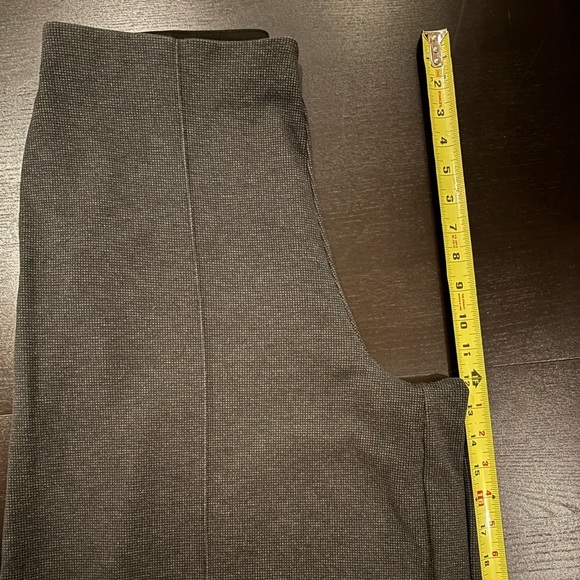 UNIQLO grey gaucho pants textured weave knit pull on - Size L - Picture 9 of 9